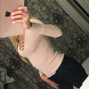 long sleeve V neck comes in two colors